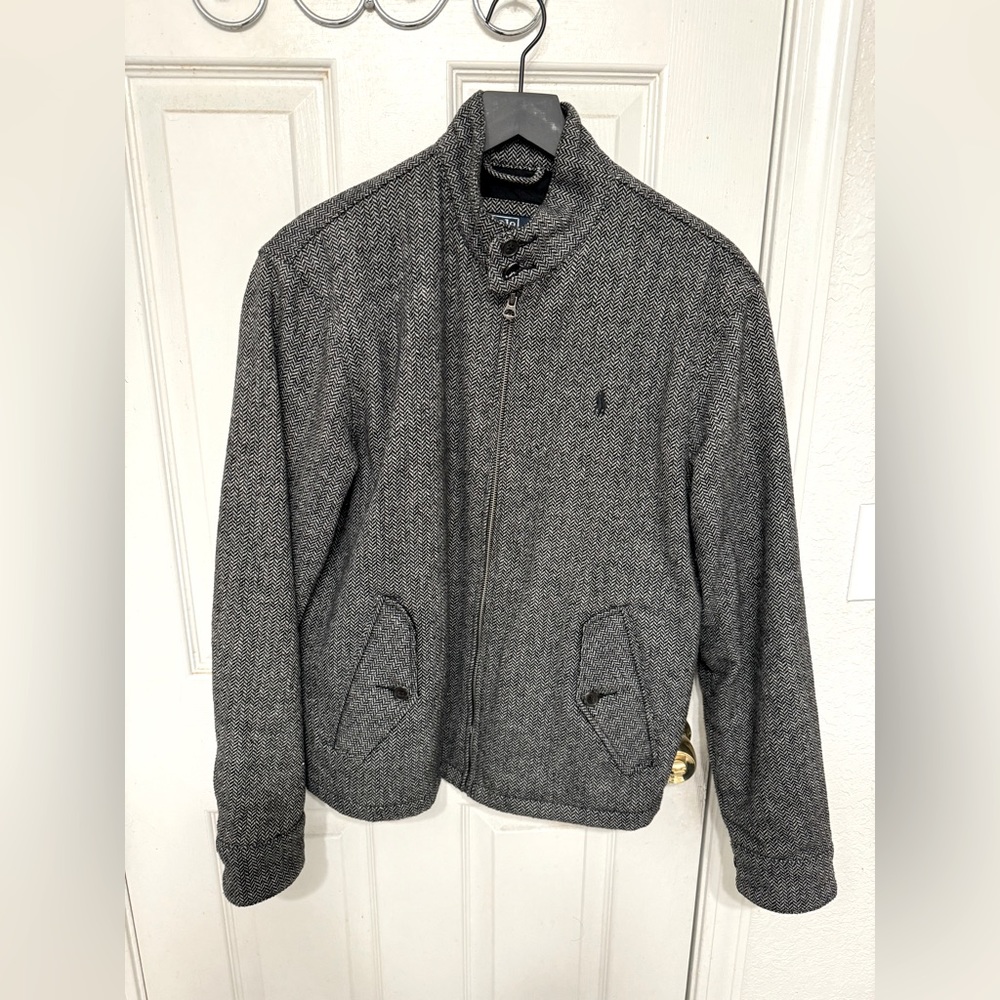 Mockneck 2 button throat latch. Full zip front. Long sleeves with barrel cuff